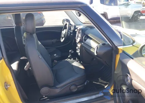 2008 Mini Cooper z USA, uszkodzony, nr VIN WMWMF33558TT66374